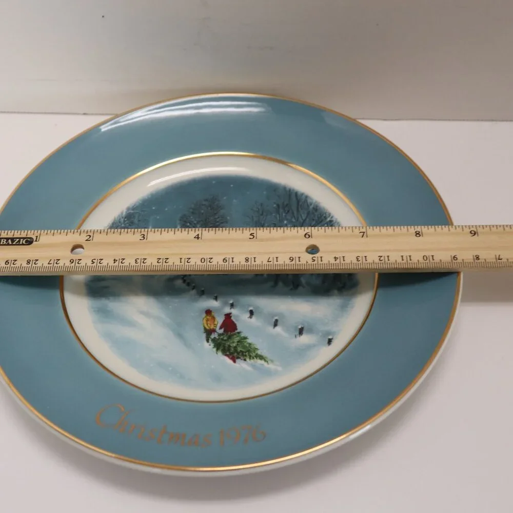 Avon Christmas Plate Bringing Home the Tree 1976 made by Enoch Wedgewood England